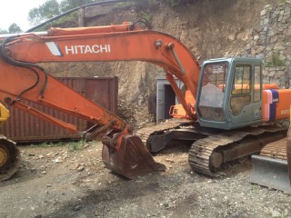 Гусеничный экскаватор Hitachi EX200-3